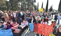 (VIDEO) Protest majki sa troje i vi&scaron;e djece - Apel za ispravku nepravde i uvećanje nadoknada