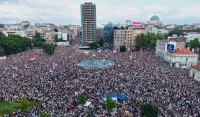 (VIDEO/FOTO) Protest studenata u Beogradu: Direktor policije saop&scaron;tio da je na skupu 34.000 ljudi, Arhiv javnih skupova tvrdi da ih je vi&scaron;e od 100.000