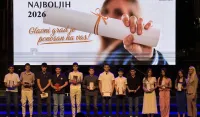 (FOTO/VIDEO) "Dan najboljih" na Trgu nezavisnosti: Grad nagradio najbolje polumaturante