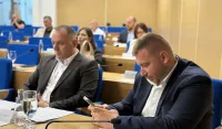 (UŽIVO) Sjednica Skup&scaron;tine Glavnog grada: Perić kaže da samo sprečava prinudnu upravu