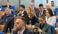 (UŽIVO) Sjednica Skup&scaron;tine Glavnog grada: Perić kaže da samo sprečava prinudnu upravu