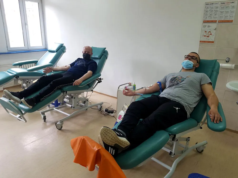 Представници меџлиса Исламске зајендице донирали десет јединица крви