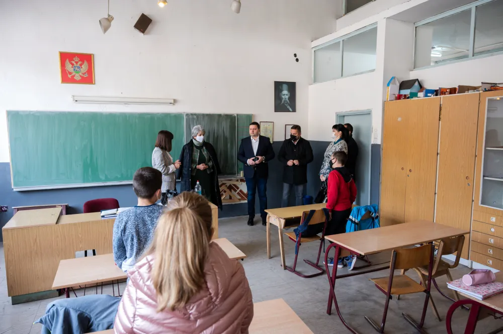 Родитељи незадовољни, школа са 800 ученика од 16. марта без гријања