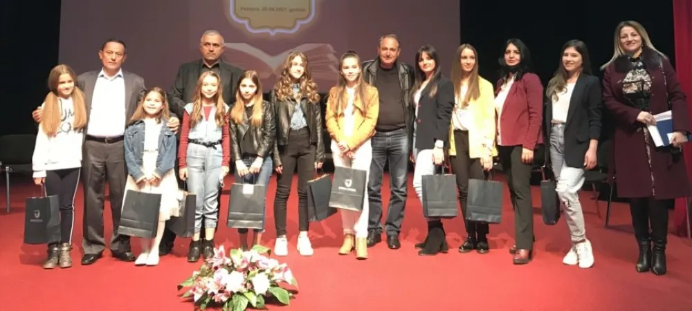 На општинском  такмичењу рецитатора у Петњици најбоље биле Ајша, Амина и Хана