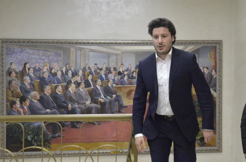 МУП Србије тврди да их Абазовић напада без разлога, јер нису обавијештени дa Црна Гора тражи Ковачевића
