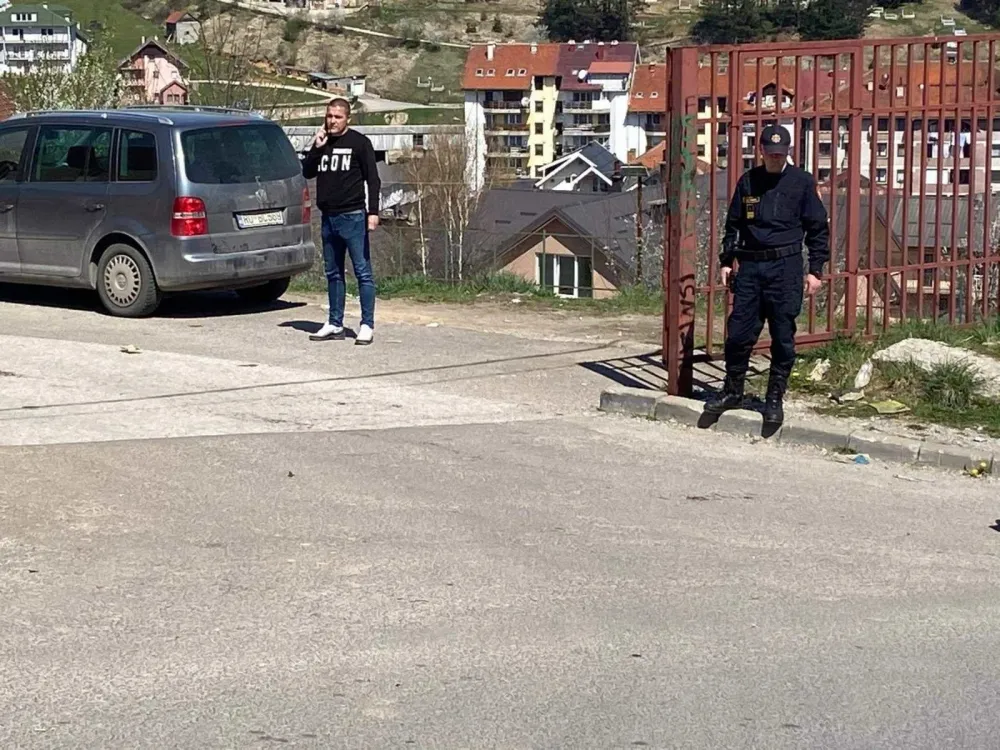 Малољетник вршњака убо ножем испред школе у Рожајама