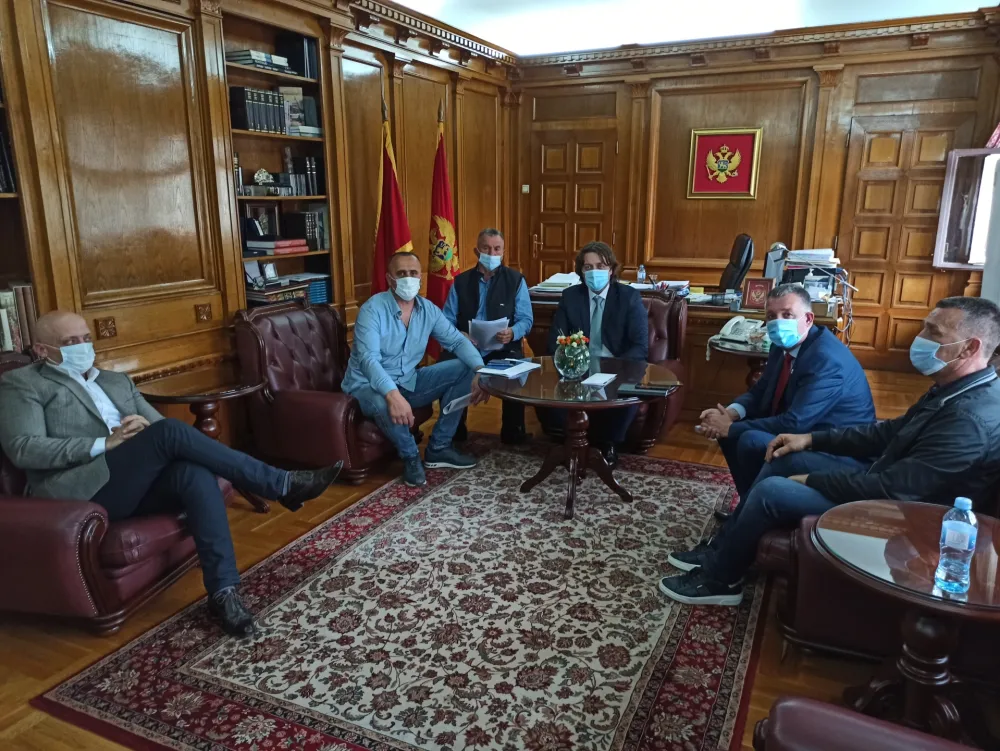 Секуловић разговарао са мјештанима села Ботун о проблему прикључења на главни пут