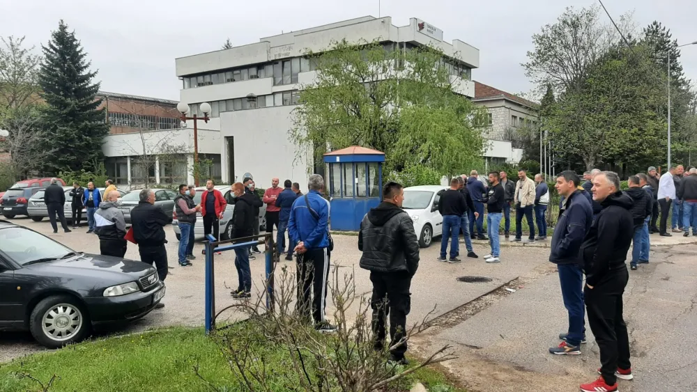 (Видео) Умjесто 70, радницима Жељезаре 90 одсто плате