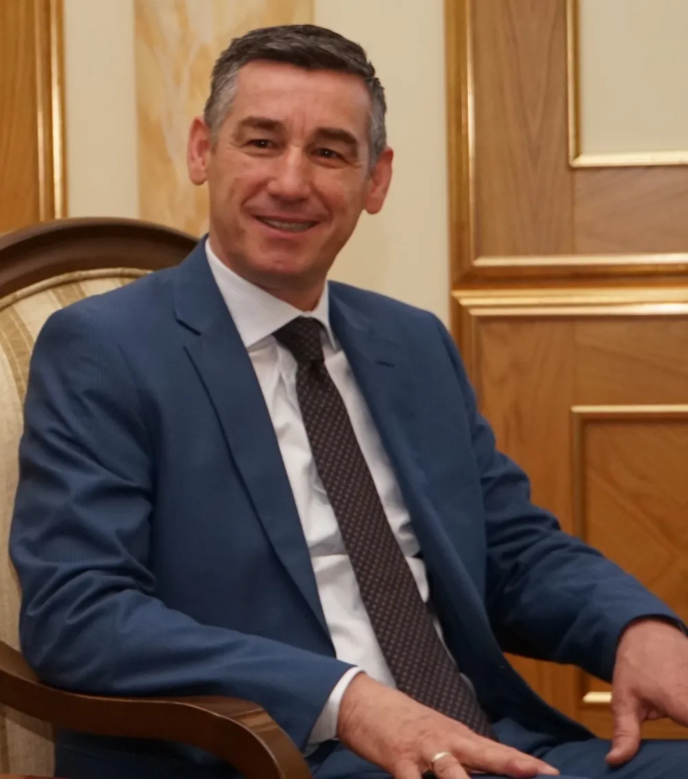 Кадри Весељи враћен у Хаг након посјете болесном оцу