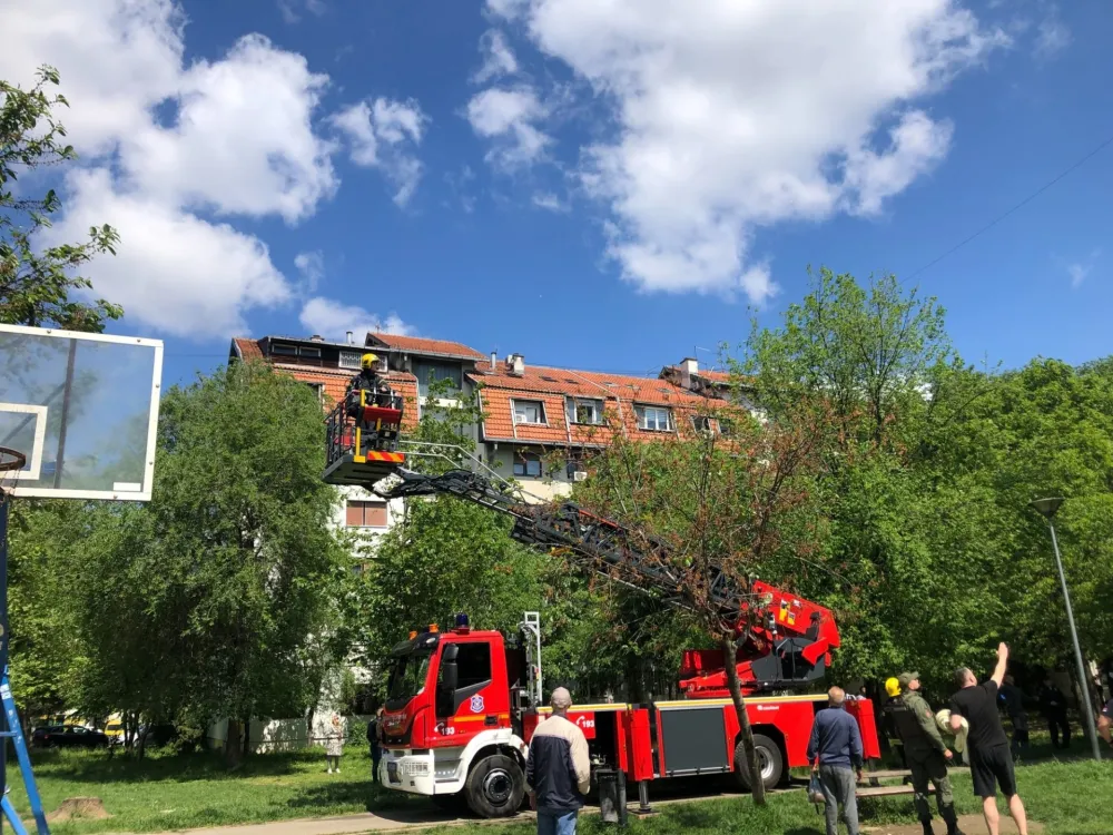 У пожару у Новом Саду повриjеђено више особа