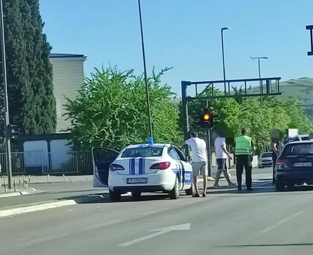 Ланчани судар четири возила код Атлас капитал центра