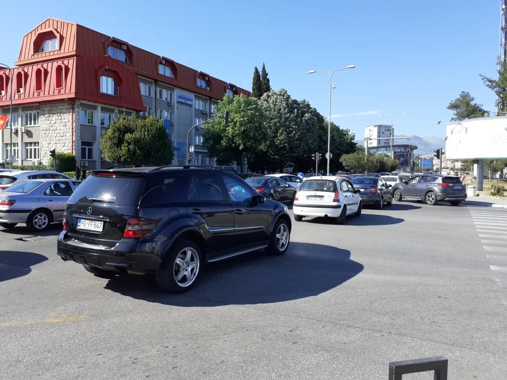 (ФОТО-ВИДЕО) Непрегледне колоне код моста Миленијум