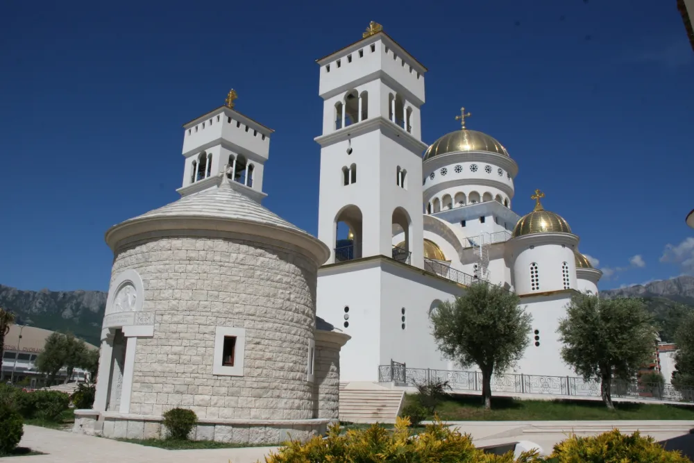 Црквена oпштина Бар: Починиоце недјела привести правди