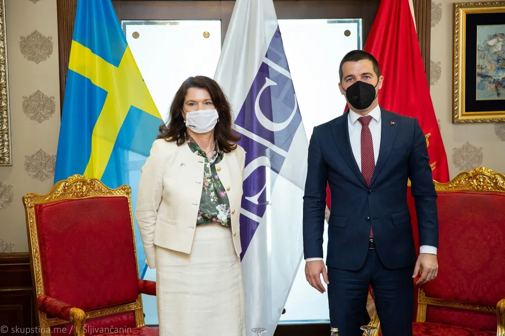Линде: ОЕБС планира да пружи помоћ Скупштини, као и изградњи отпорног медиjског пеjзажа