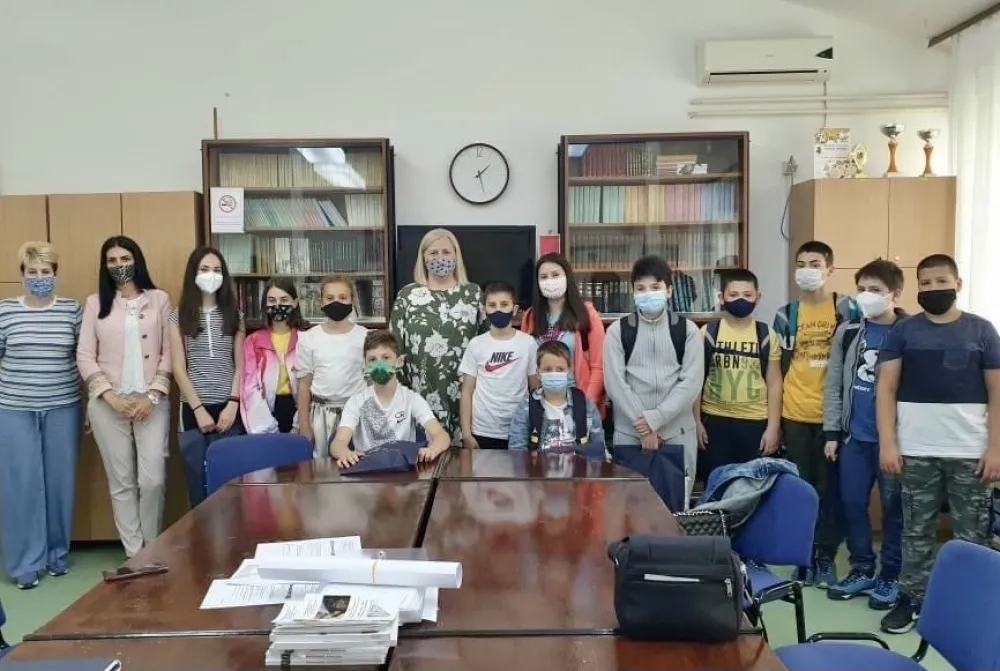 Поводом успјеха на међународном такмичењу: Општина Котор даривала рисанске основце