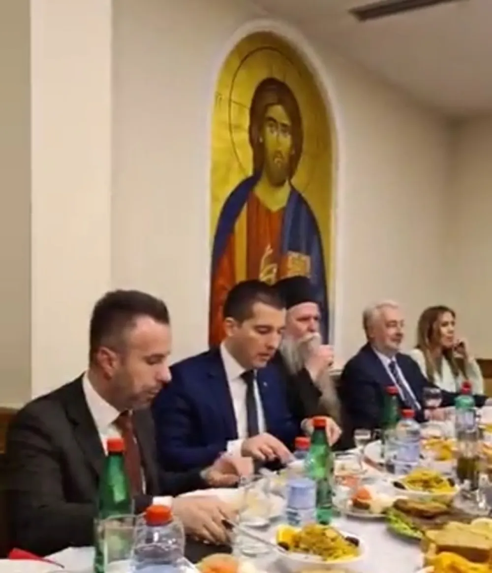 (ВИДЕО) Помирење Кривокапића и Бечића са Фронтом уз "Онамо, намо"?