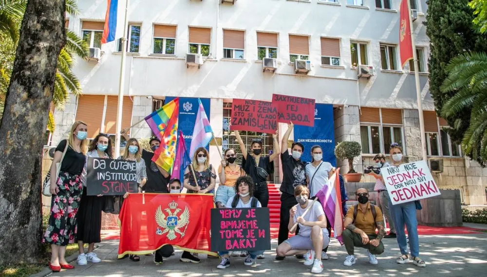 Влада и Скупштина да омогуће ступање на снагу Закона о животном партнерству лица истог пола