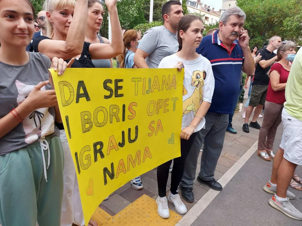 (ВИДЕО) Грађани траже пуштање оца из притвора