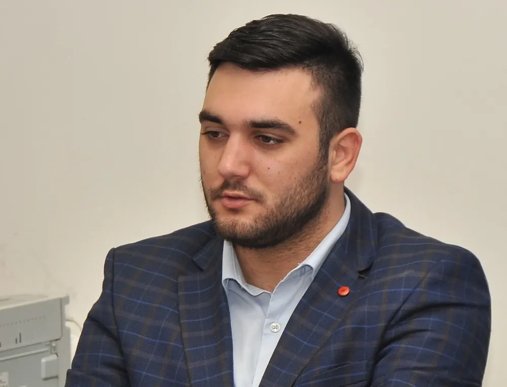 Портпарол Медојевићеве партије прозвао Спајића: Дјечје сузе се не могу платити љетовањем