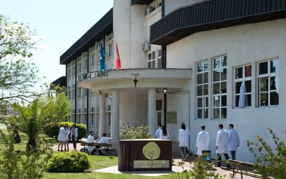 Фали 500 љекара и 1.100 медицинских сестара
