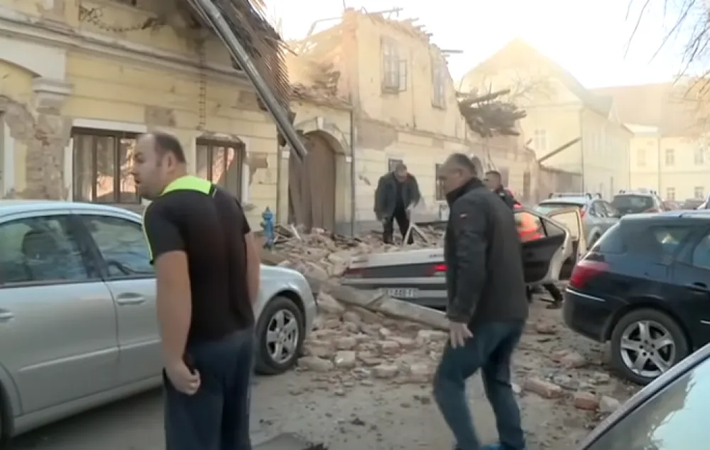 Топлотни талас на врхунцу, а становници Петриње без воде