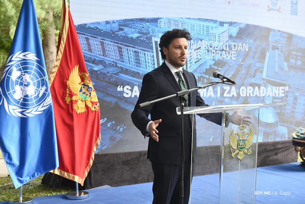 Авбазовић: Сви службеници министарстава дали су допринос у овој тешкој години
