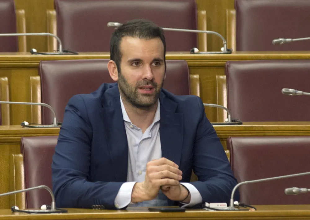 Спајић објавио позив за продају "мајбаха": Расипништву је крај, новац иде угроженима