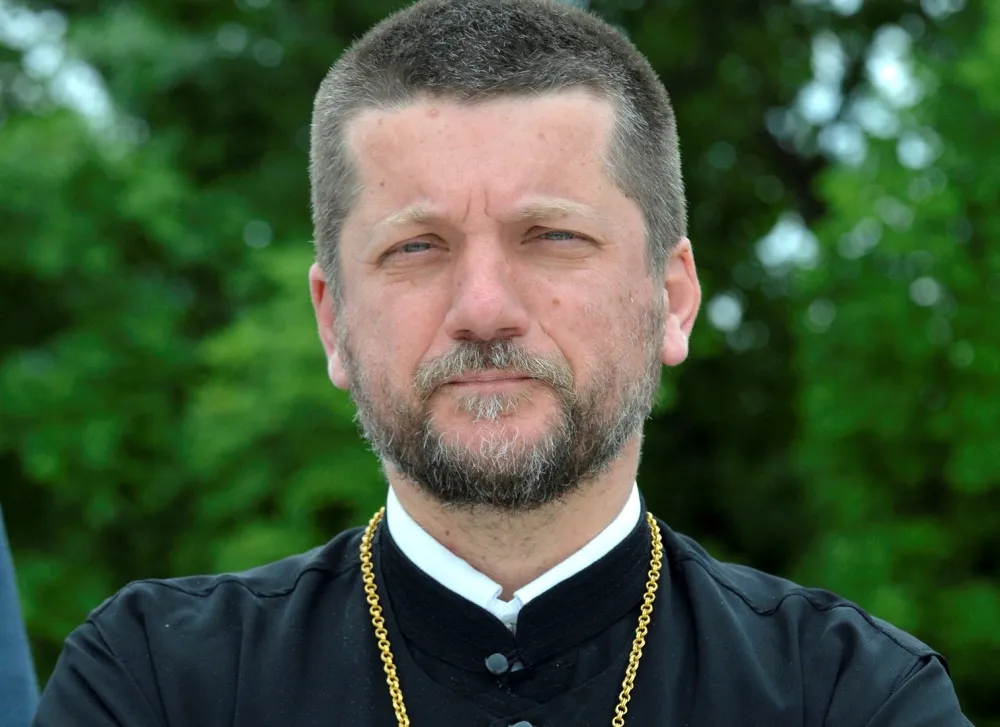 Инцидент испред цркве: Цетињанин напао свештеника, отац Гојко и његов син смиривали ситуацију