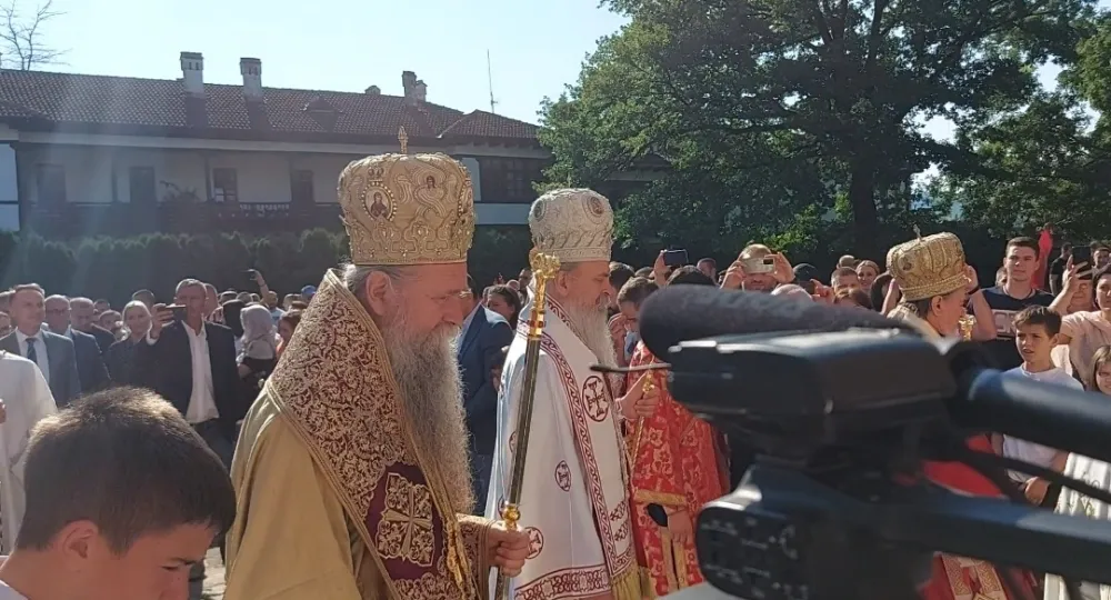 (ФОТО - ВИДЕО) Порфирије: Срби и Црногорци су браћа, само да нас миру не уче неки који уносе раздор међу људима
