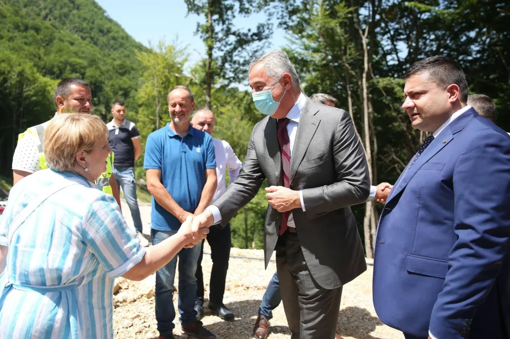 Ђукановић: На Краљичиној плажи нам је завидио свијет, а сад се ћевапи продају за еуро