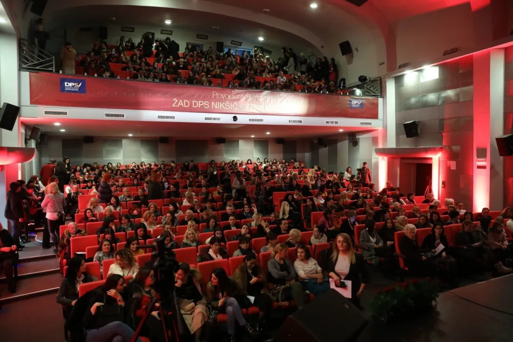Партије крију како су потрошиле пола милиона за женске организације