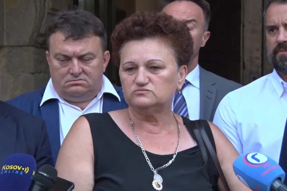 Повратницу из Ђаковице комшије гађале камењем и пријетили јој да ће да је кољу