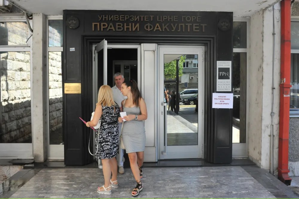 На УЦГ у првом року на пет факултета без индекса остало 546 матураната