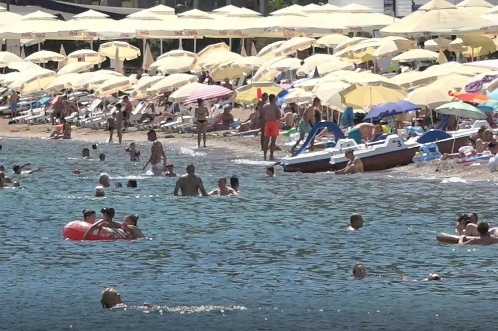 Захуктава се сезона на Приморју: У Тивту 4.300 гостију, у Будви 22.000