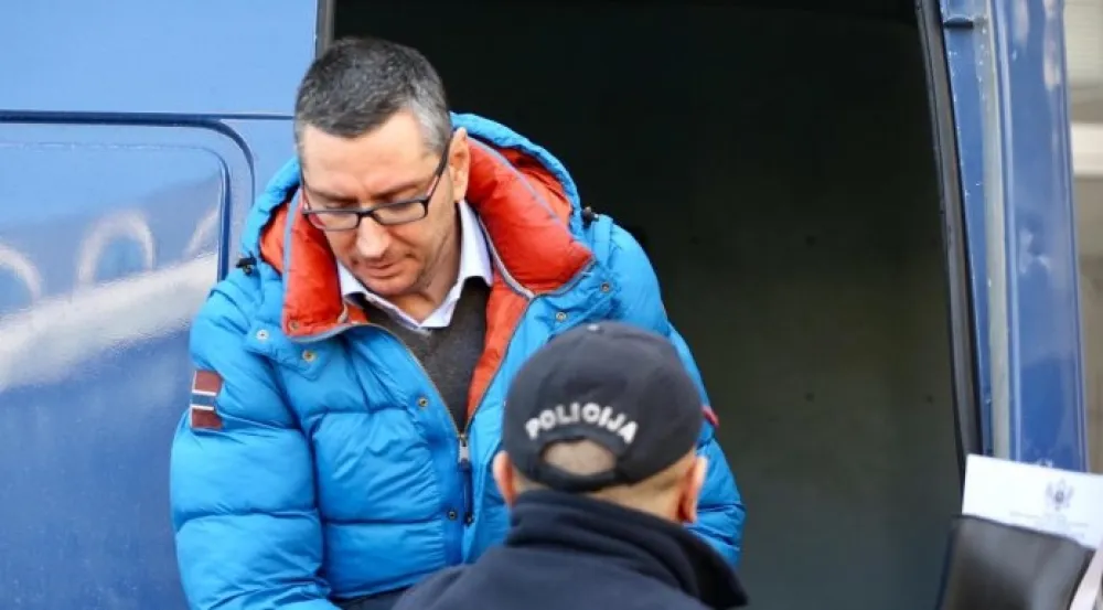 Бившег гувернера Милошевића и сараднике терете за прање новца