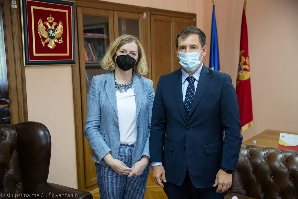 Бошњак - Урбан: Компромис и договор парламентарне већине веома значајан за излазак из кризе