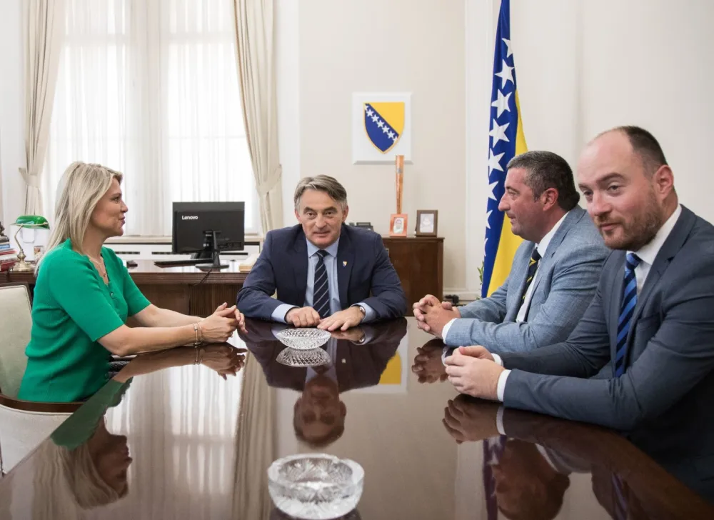 Комшић са опозицијом у Црној Гори: Забрана негирања геноцида, НАТО и ЕУ заједничке вриједности