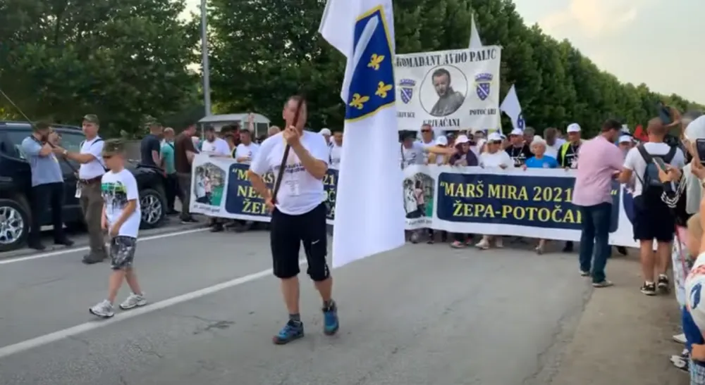 (ВИДЕО) Сјећање на жртве геноцида: У Поточаре стигли учесници Марша мира