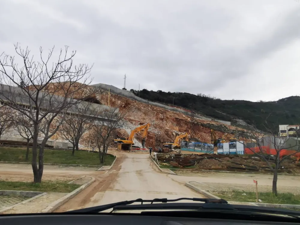 У Чању разносе брдо да би се направио један хотел