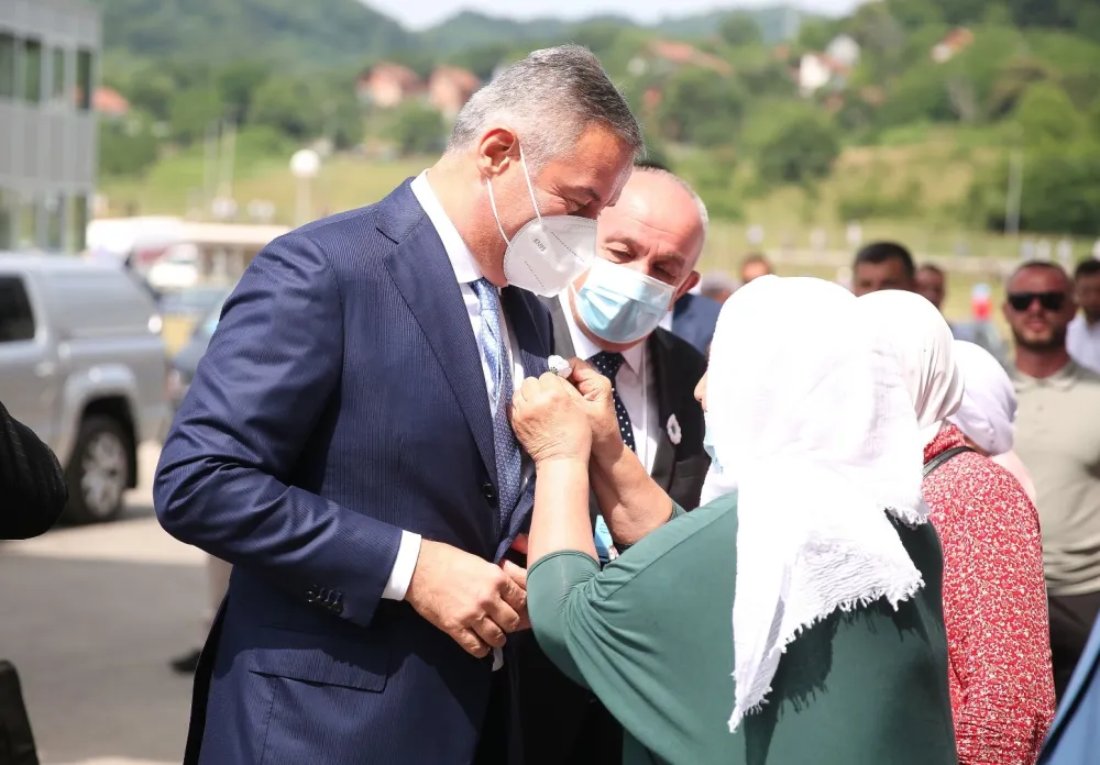 (ВИДЕО) Делегација Црне Горе у Поточарима-Ђукановић: Прерано смо се обрадовали да су ретроградне идеје сахрањене у несрећи Сребренице