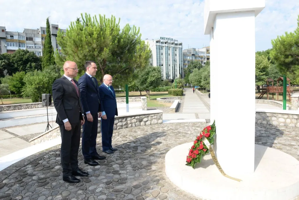 Сјећање на Сребреницу: Положени вијенци и у Подгорици