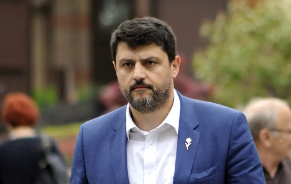 Божовић честита 13. јул: Љубав према држави показује се бројем изграђених болница и школа