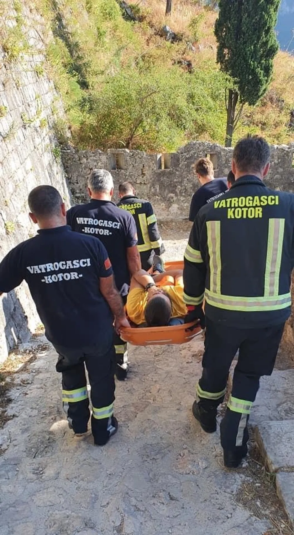 Интервенција ватрогасаца у Котору: Повријеђеног спустили са брда Сан Ђовани