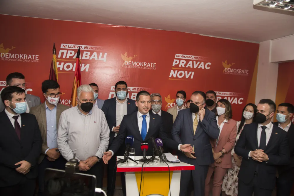 Демократе ДФ-у: Китите се политиком заштите српског народа, а то је само пука фраза