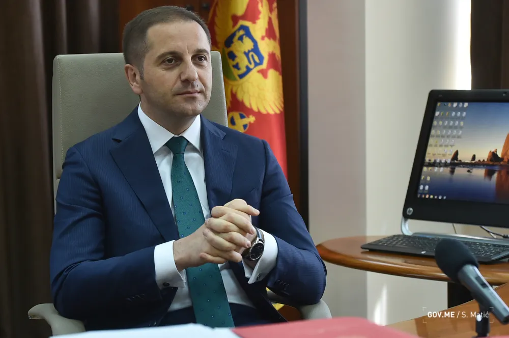 Бивши министар: Вишњић је лила крокодилске сузе за Младићем, просвјета дотакла дно