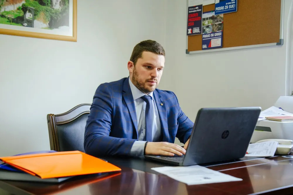 Микић: Неопходно jедном резолуциjом осудити све злочине у Црноj Гори