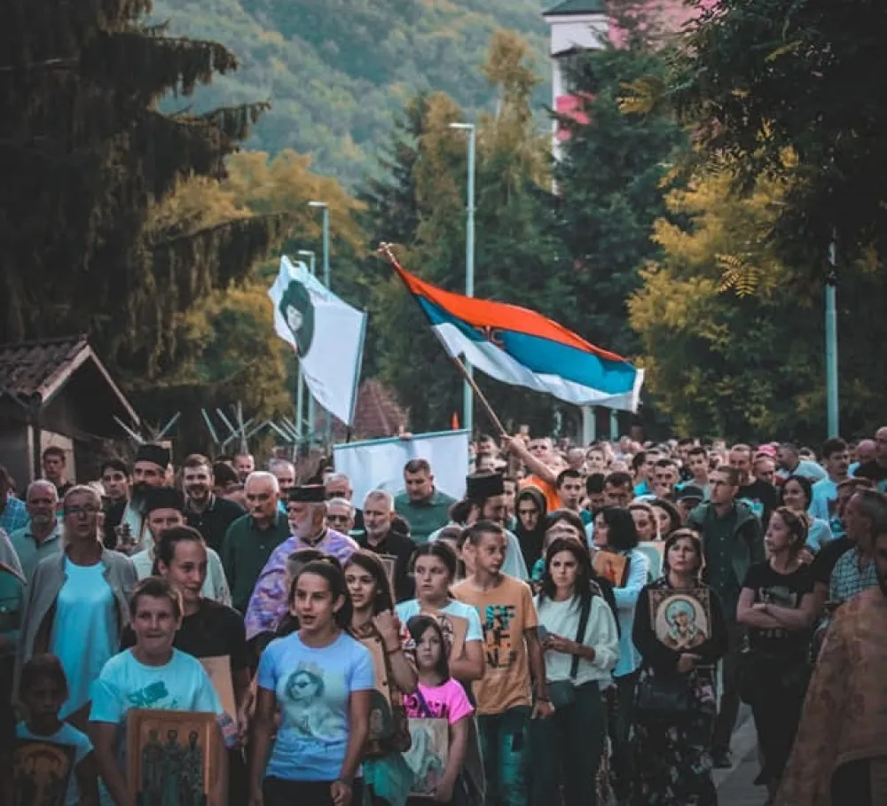 (ФОТО) Погледајте како је било на литији у Мојковцу