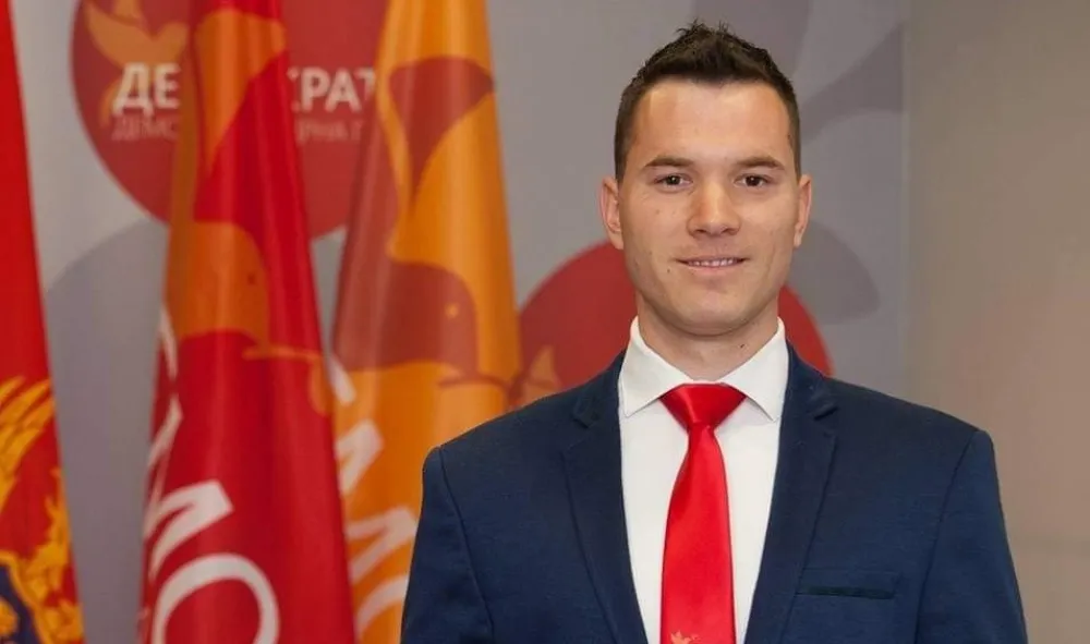 Одборник Демократа Вешовићу: Зашто са ДФ-ом желите да срушуте Владу?