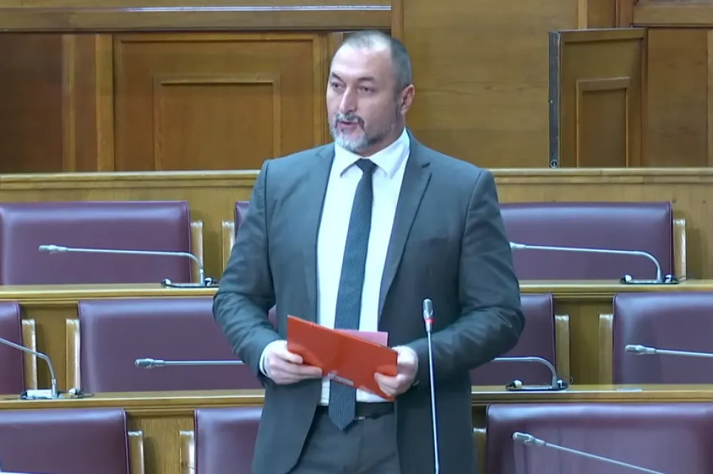Стијовић: Хоћете да политички профитирате на муци пољопривредника