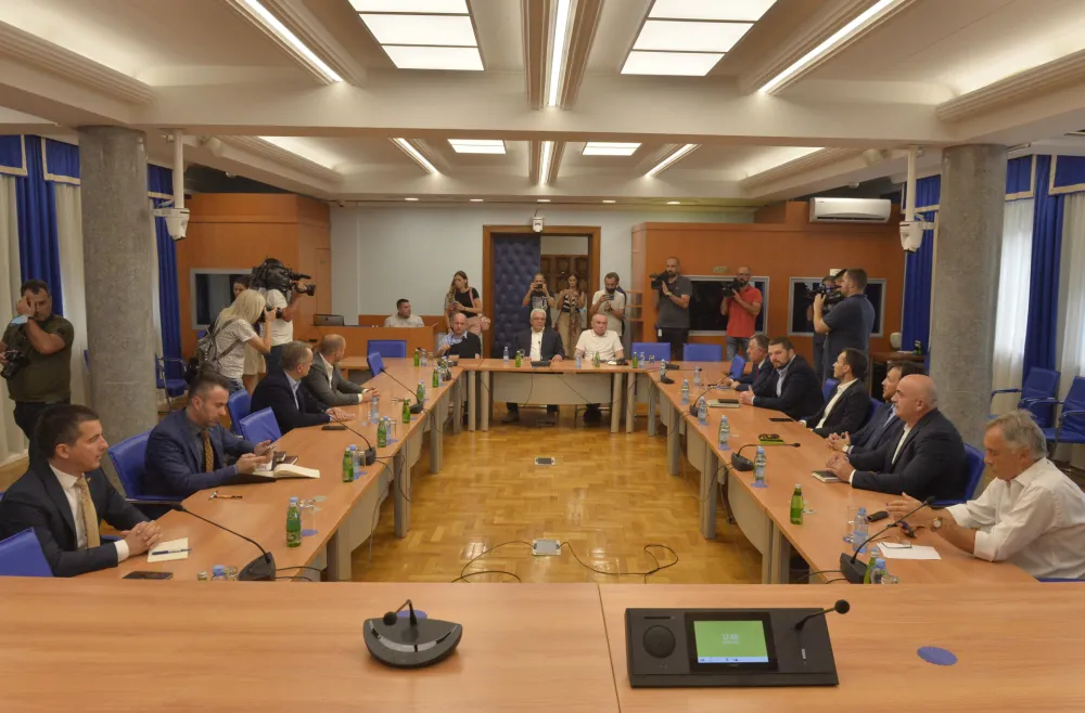 Неизвјестан наставак дијалога о превазилажењу кризе власти, састанка нема до средине августа